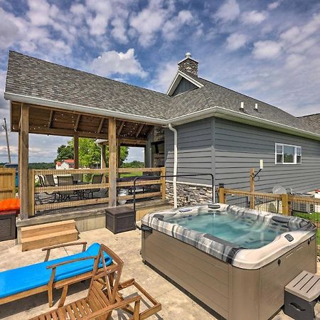 Villa Chic Williamstown Retreat With Pool And Hot Tub! Exterior foto