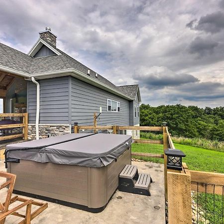 Villa Chic Williamstown Retreat With Pool And Hot Tub! Exterior foto