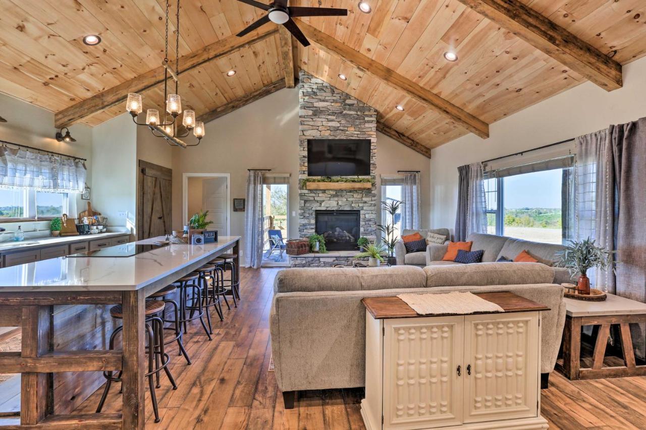 Villa Chic Williamstown Retreat With Pool And Hot Tub! Exterior foto