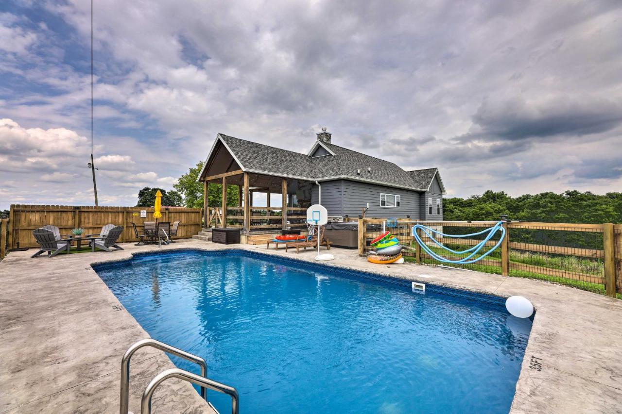 Villa Chic Williamstown Retreat With Pool And Hot Tub! Exterior foto