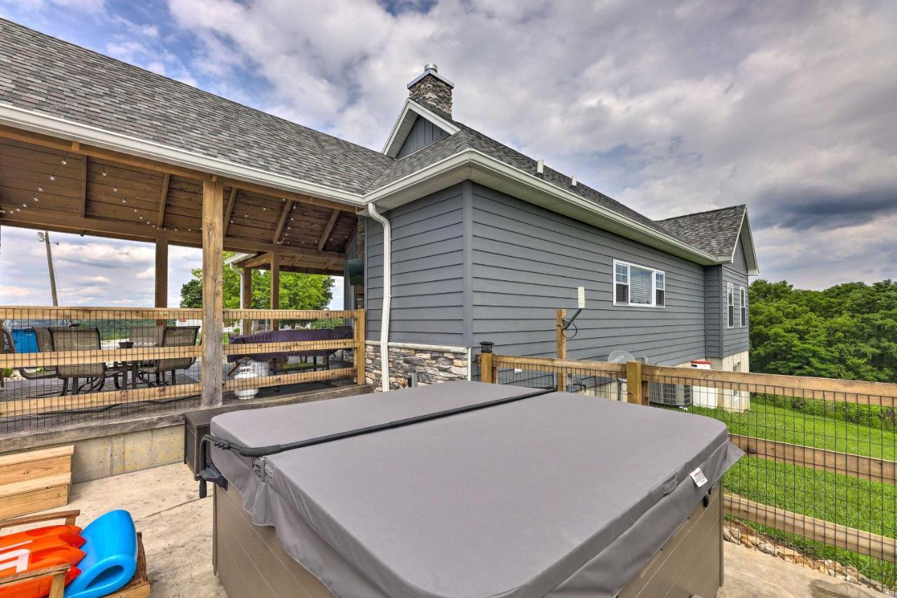 Villa Chic Williamstown Retreat With Pool And Hot Tub! Exterior foto